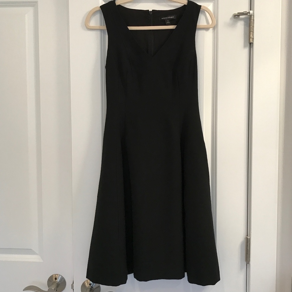 Banana Republic Black v-neck Pinafore Dress
